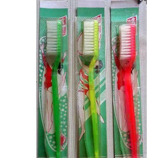 八十年代小賣(mài)部里的國(guó)貨日用品 圖中謎一般的老物件，你還記得它的用途嗎？